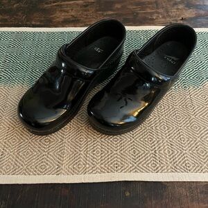 Dansko Professional black patent 36